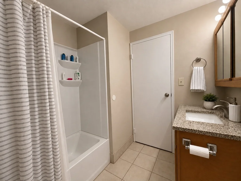 2 bed, 2 bath apartment for rent at 8 Village Rock Ln Unit 3, Natick — photo 10 of 17