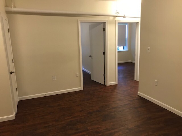 2 split bed, 1 bath apartment for rent at 8 Vinal St Unit 1, Brighton — photo 5 of 14