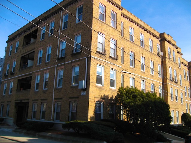 2 split bed, 1 bath apartment for rent at 8 Vinal St Unit 1, Brighton — photo 13 of 14