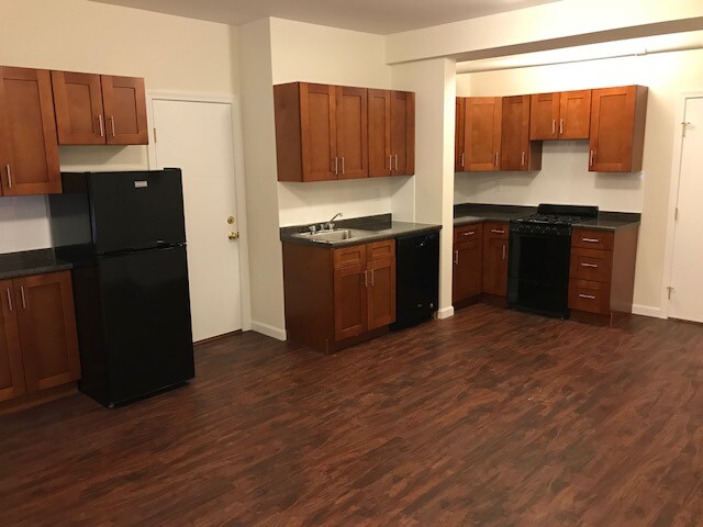 2 split bed, 1 bath apartment for rent at 8 Vinal St Unit 1, Brighton — photo 4 of 14