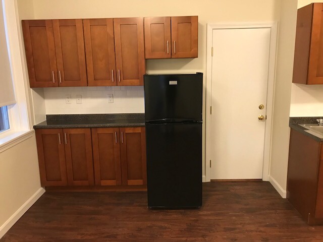 2 split bed, 1 bath apartment for rent at 8 Vinal St Unit 1, Brighton — photo 3 of 14