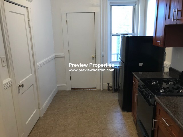 1 bed, 1 bath apartment for rent at 8 Vinal St Unit 6P, Brighton — photo 3 of 20