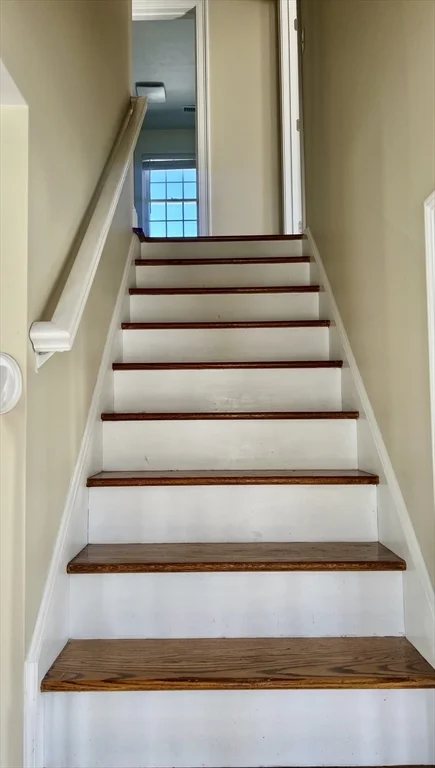 4 bed, 3 bath apartment for rent at 8 Vista Cir, Rutland — photo 12 of 32