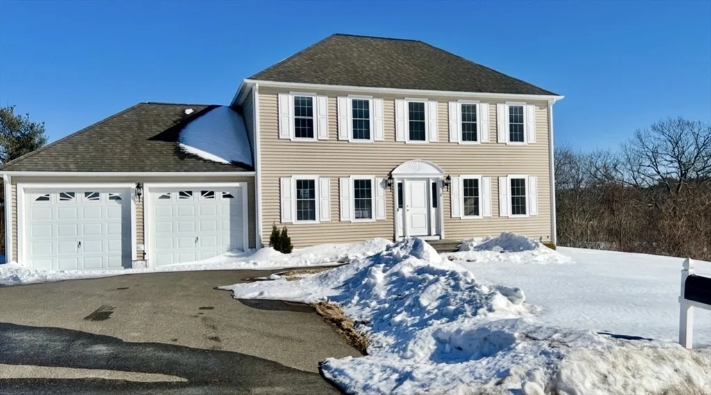 4 bed, 3 bath apartment for rent at 8 Vista Cir, Rutland — photo 1 of 32