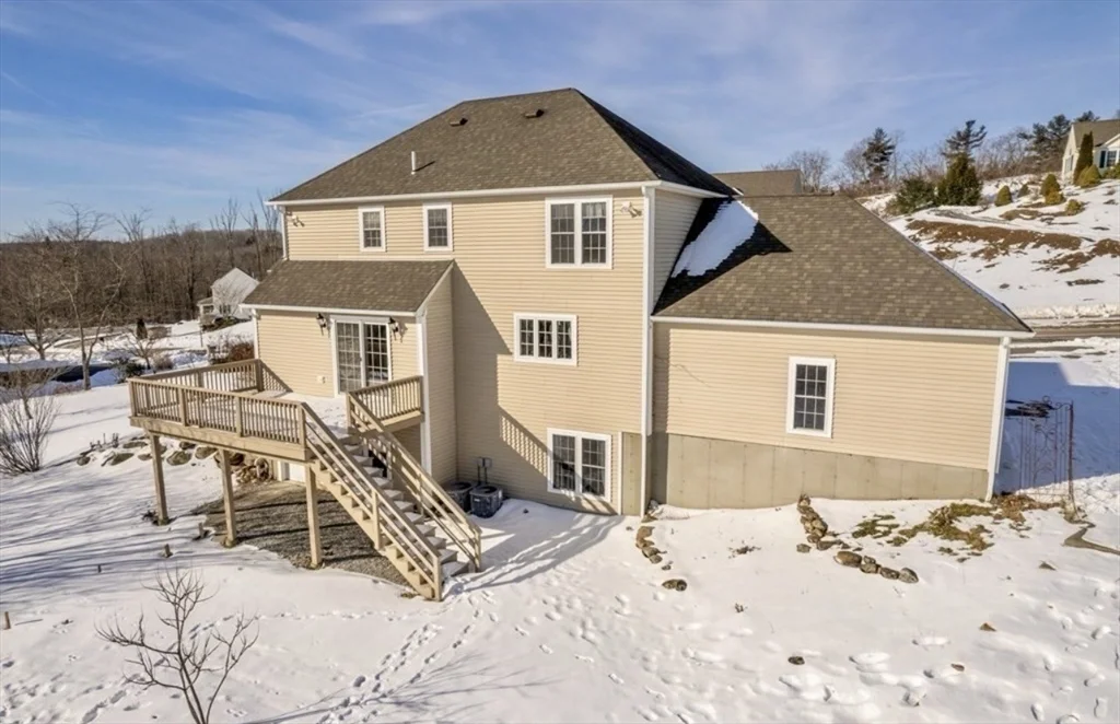 4 bed, 3 bath apartment for rent at 8 Vista Cir, Rutland — photo 2 of 32