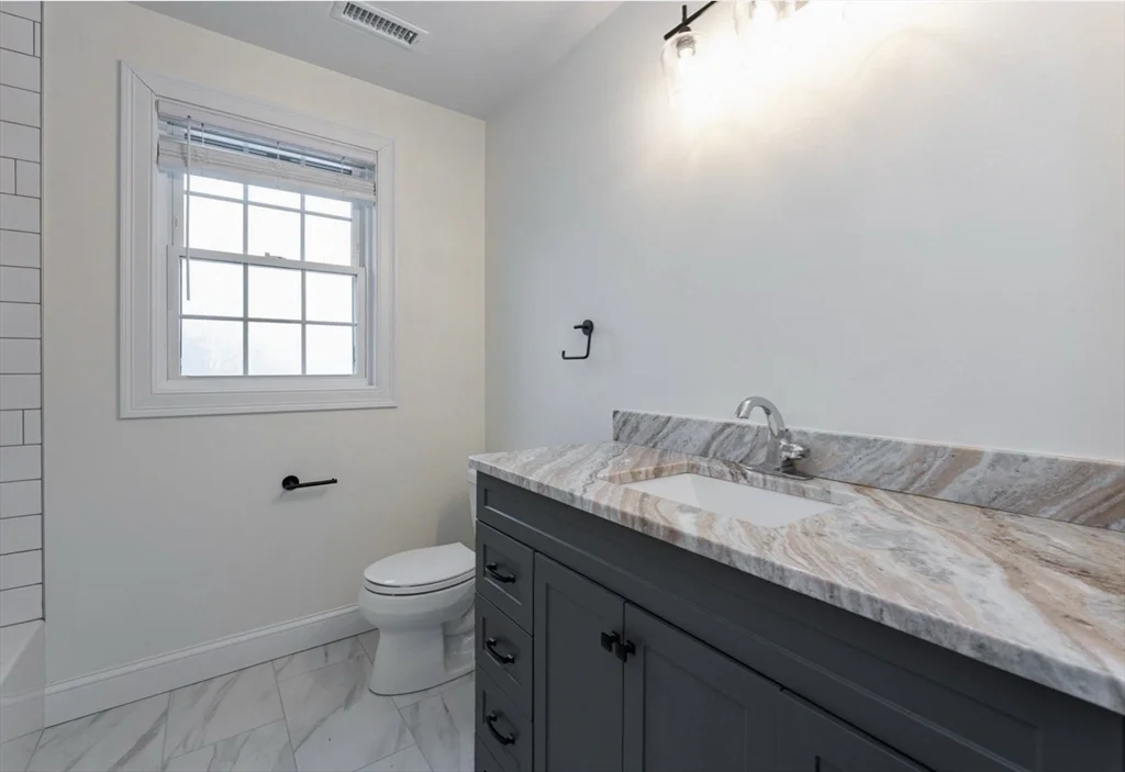 4 bed, 3 bath apartment for rent at 8 Vista Cir, Rutland — photo 22 of 32