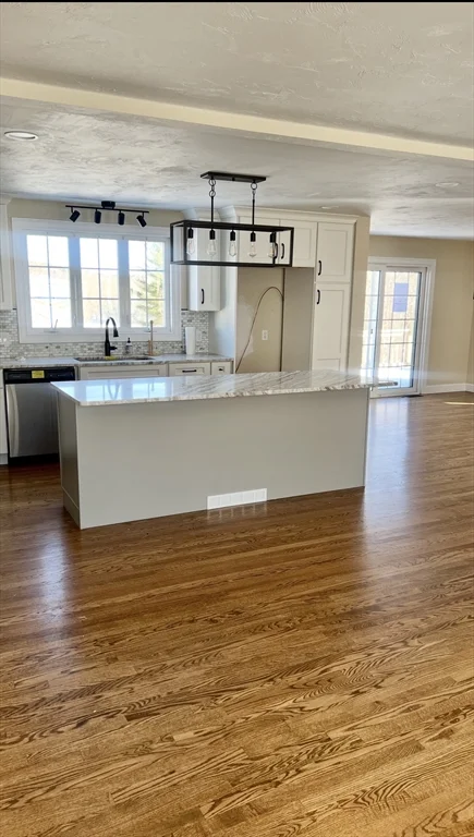 4 bed, 3 bath apartment for rent at 8 Vista Cir, Rutland — photo 10 of 32
