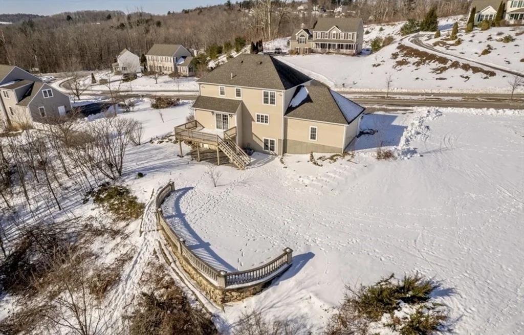 4 bed, 3 bath apartment for rent at 8 Vista Cir, Rutland — photo 4 of 32