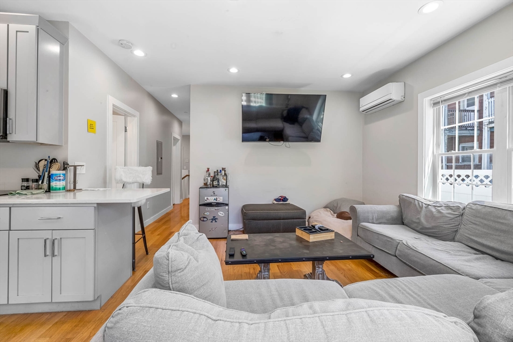 5 bed, 3 bath apartment for rent at 8 W Bellflower St Unit 1, Dorchester — photo 8 of 26