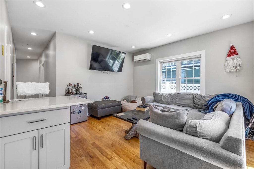 5 bed, 3 bath apartment for rent at 8 W Bellflower St Unit 1, Dorchester — photo 2 of 26