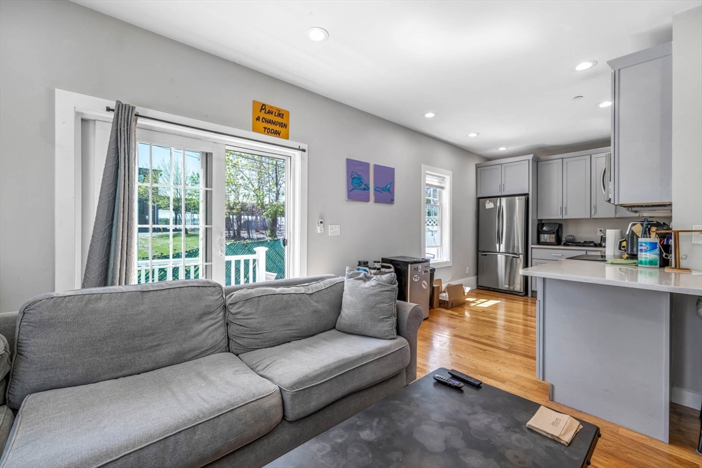 5 bed, 3 bath apartment for rent at 8 W Bellflower St Unit 1, Dorchester — photo 4 of 26