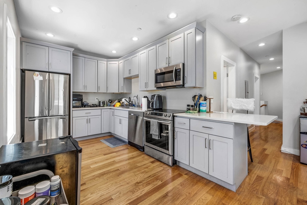 5 bed, 3 bath apartment for rent at 8 W Bellflower St Unit 1, Dorchester — photo 3 of 26