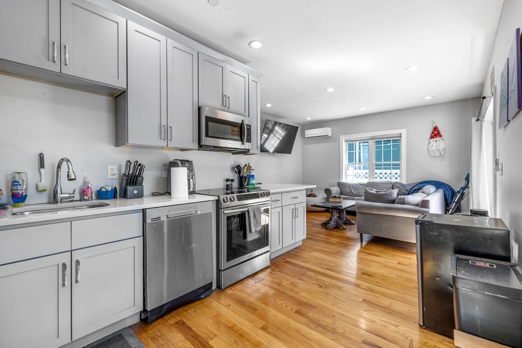 5 bed, 3 bath apartment for rent at 8 W Bellflower St Unit 1, Dorchester — photo 6 of 26