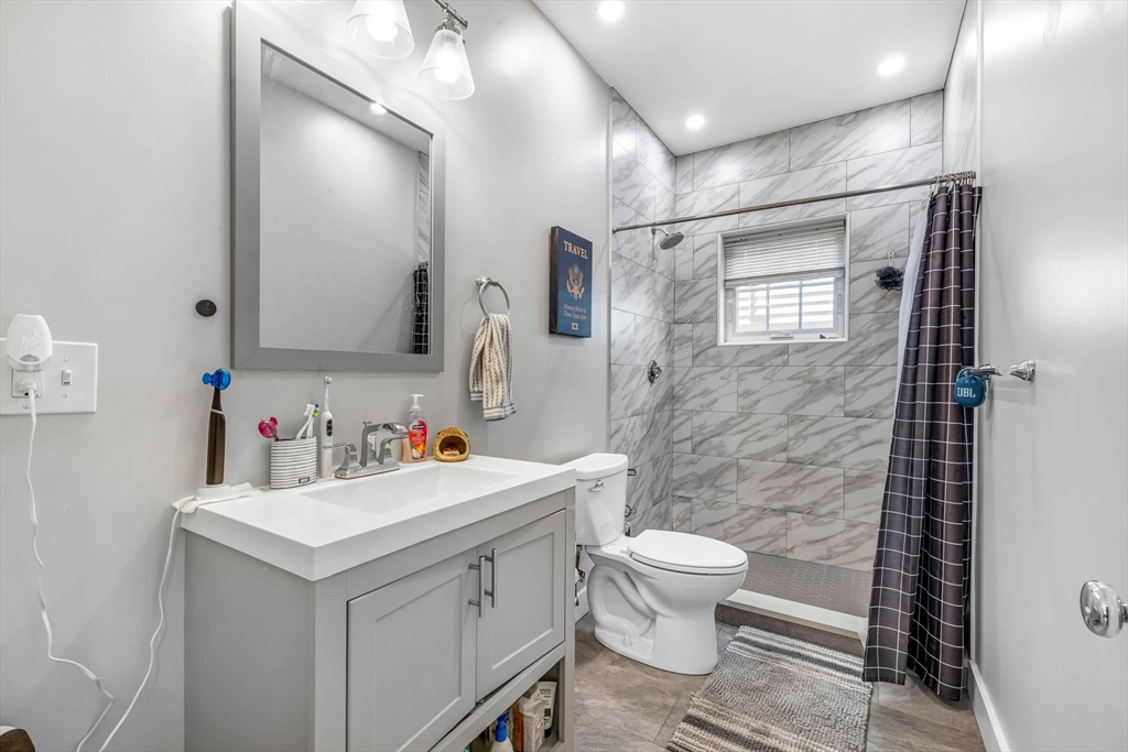 5 bed, 3 bath apartment for rent at 8 W Bellflower St Unit 1, Dorchester — photo 11 of 26