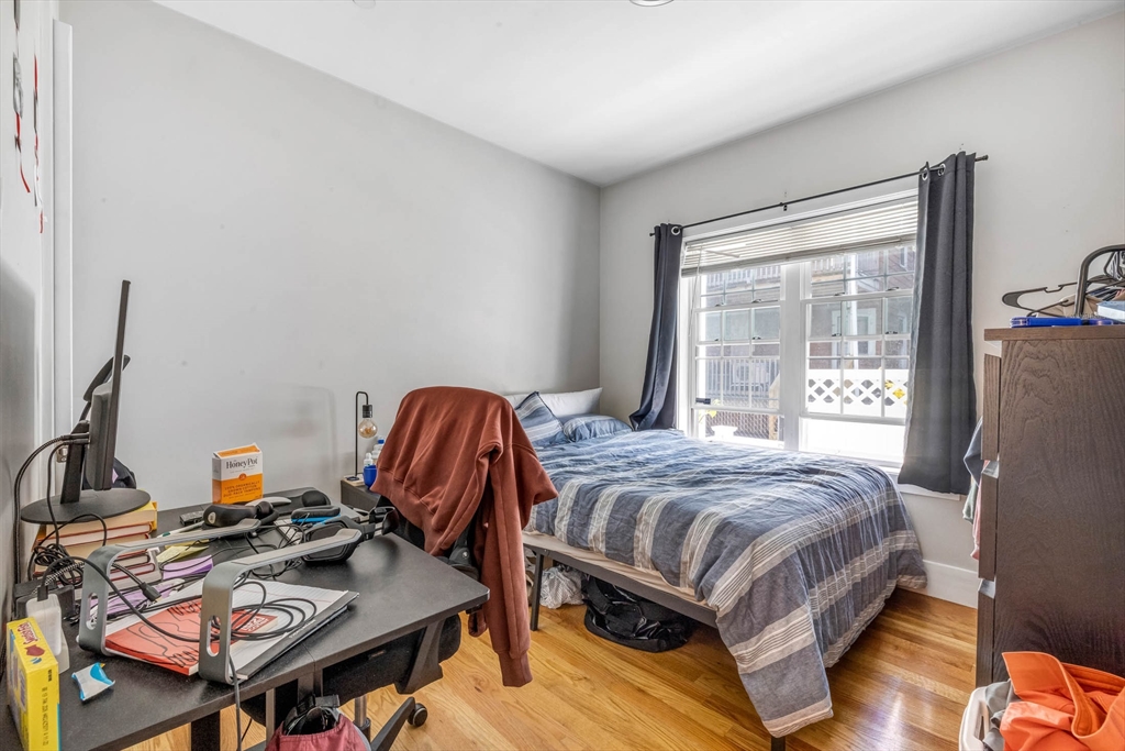 5 bed, 3 bath apartment for rent at 8 W Bellflower St Unit 1, Dorchester — photo 15 of 26