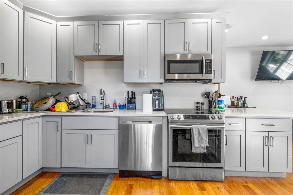 5 bed, 3 bath apartment for rent at 8 W Bellflower St Unit 1, Dorchester — photo 7 of 26