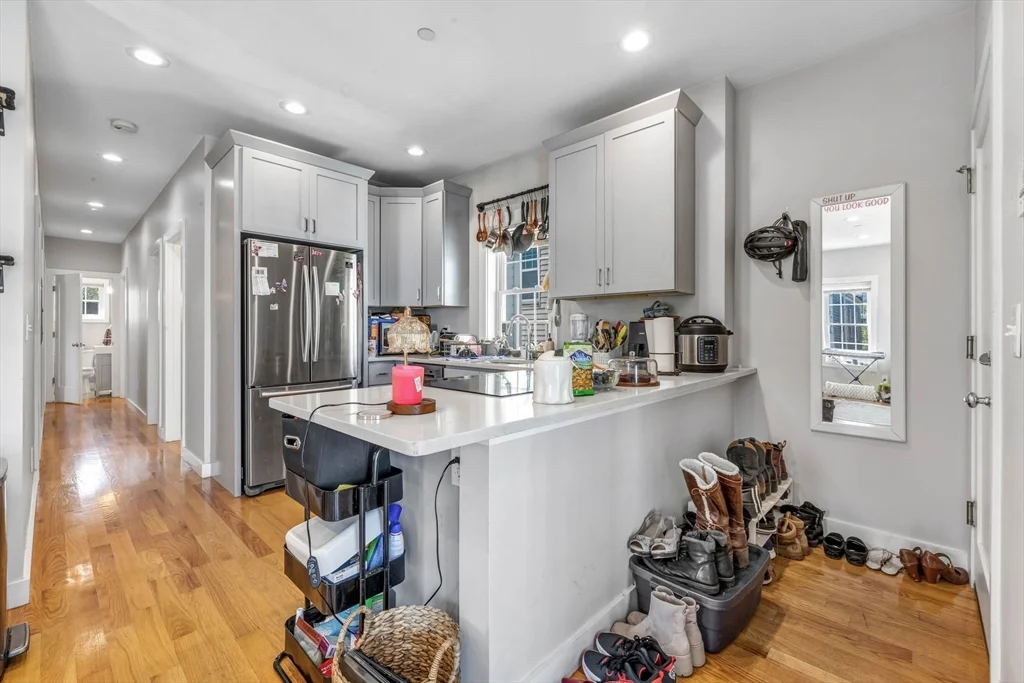 5 bed, 2 bath apartment for rent at 8 W Bellflower St Unit 3, Dorchester — photo 5 of 15
