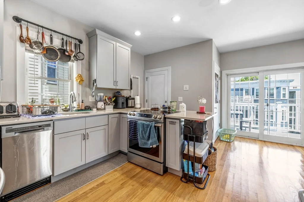 5 bed, 2 bath apartment for rent at 8 W Bellflower St Unit 3, Dorchester — photo 3 of 15