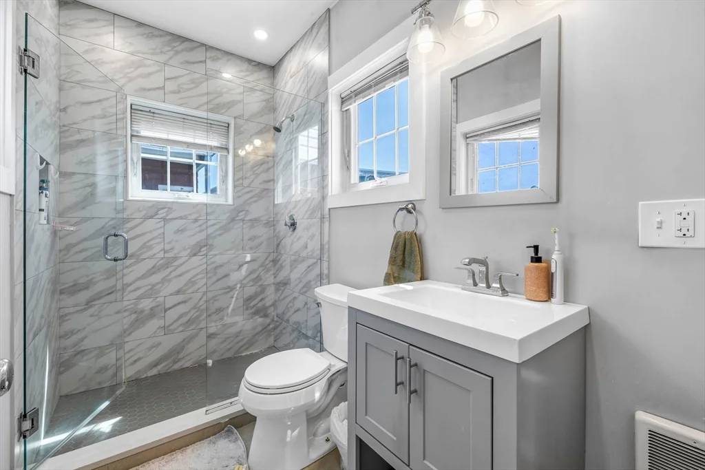 5 bed, 2 bath apartment for rent at 8 W Bellflower St Unit 3, Dorchester — photo 4 of 15