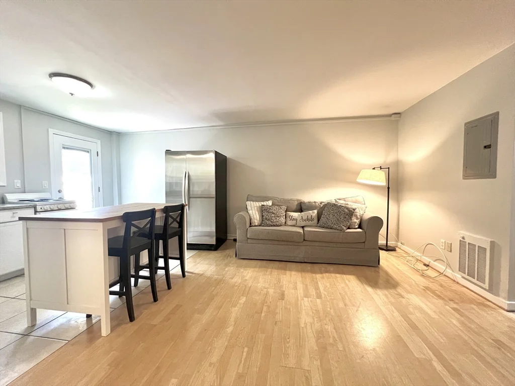 Studio bed, 1 bath apartment for rent at 8 Wall St Unit 1, Charlestown — photo 3 of 15