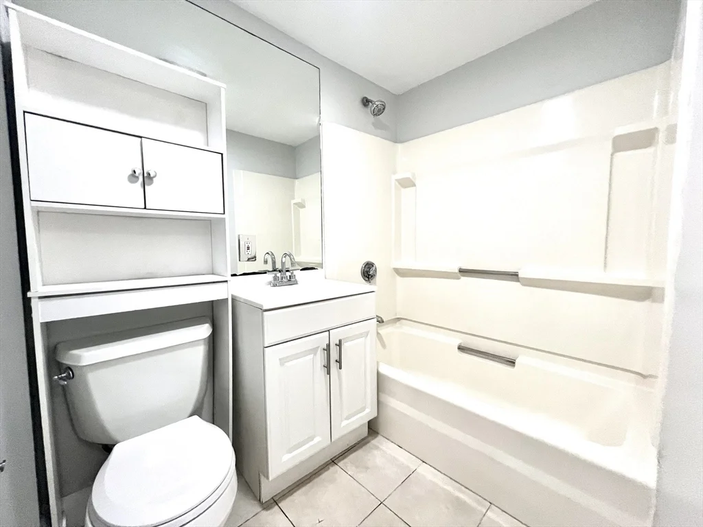 Studio bed, 1 bath apartment for rent at 8 Wall St Unit 1, Charlestown — photo 12 of 15