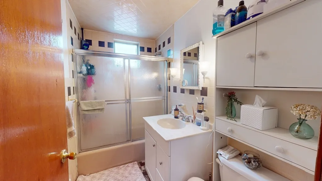 2 bed, 1 bath apartment for rent at 8 Wareham St Unit 1, South Medford — photo 11 of 12