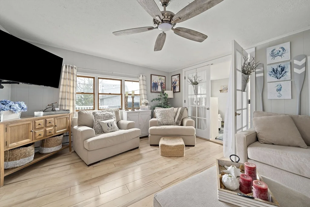 3 bed, 2 bath apartment for rent at 8 Water St, Marshfield — photo 17 of 30