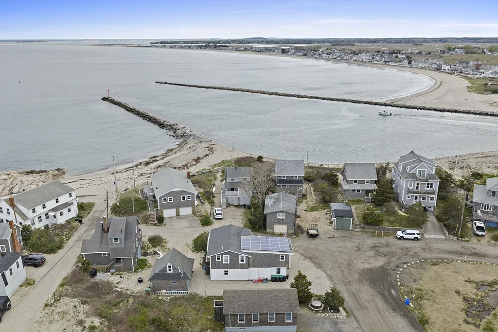 3 bed, 2 bath apartment for rent at 8 Water St, Marshfield — photo 1 of 30