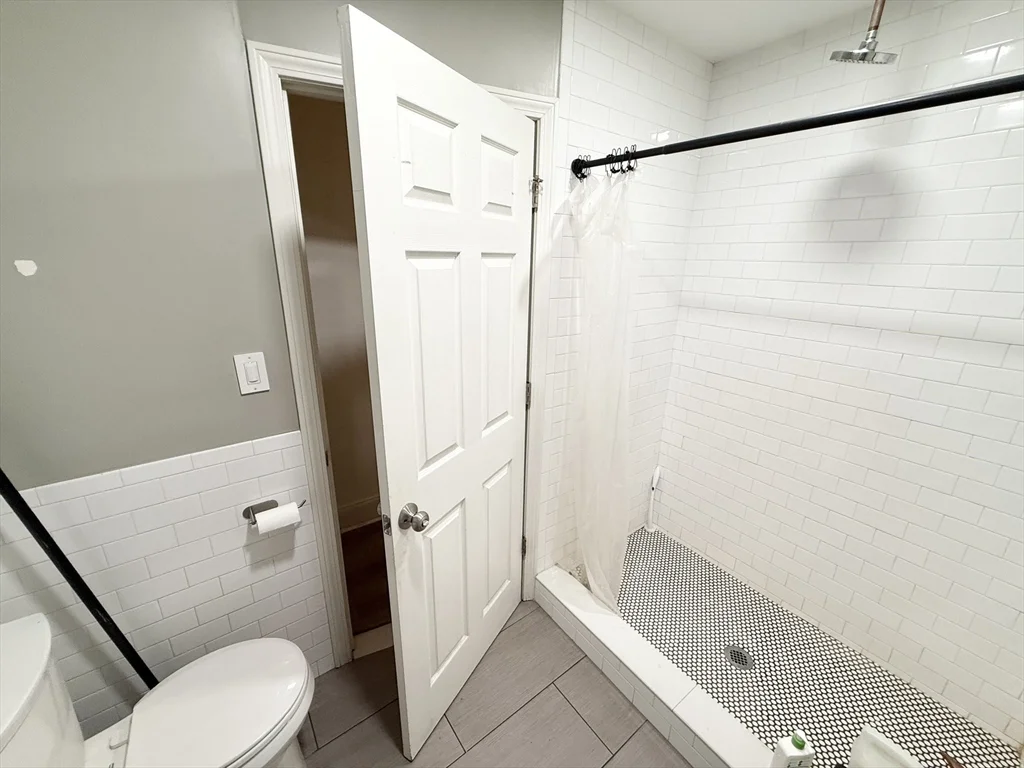 3 bed, 1 bath apartment for rent at 8 Wave Ave Unit 1, Dorchester — photo 9 of 10