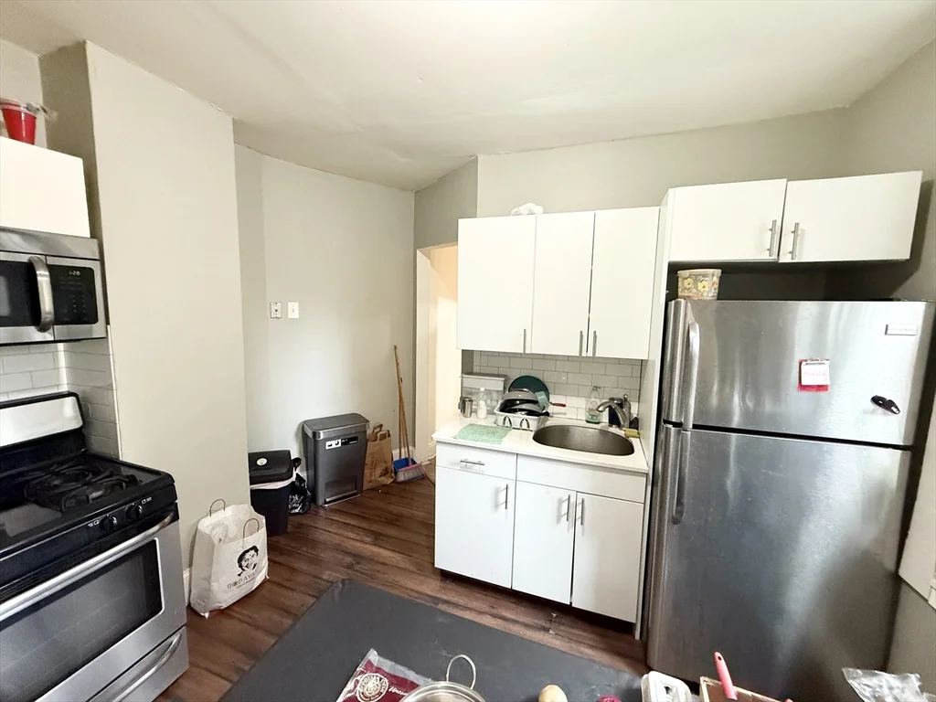 3 bed, 1 bath apartment for rent at 8 Wave Ave Unit 1, Dorchester — photo 2 of 10