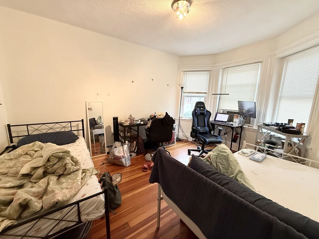 3 bed, 1 bath apartment for rent at 8 Wave Ave Unit 1, Dorchester — photo 4 of 10