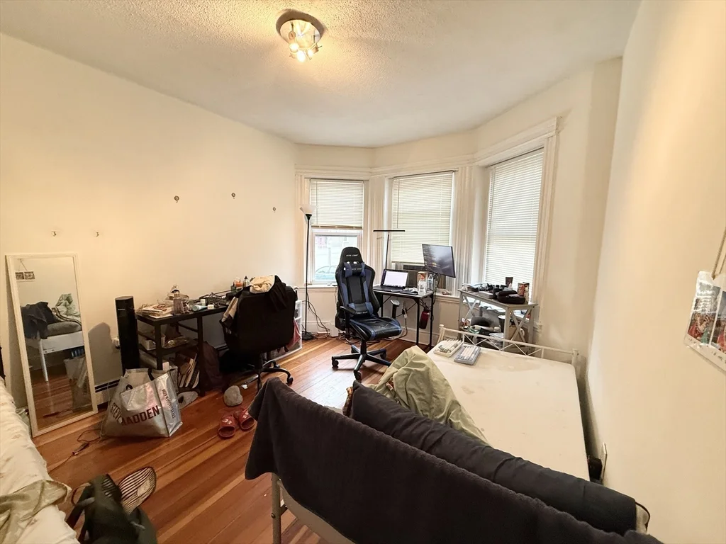 3 bed, 1 bath apartment for rent at 8 Wave Ave Unit 1, Dorchester — photo 3 of 10