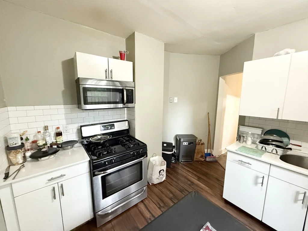 3 bed, 1 bath apartment for rent at 8 Wave Ave Unit 1, Dorchester — photo 1 of 10