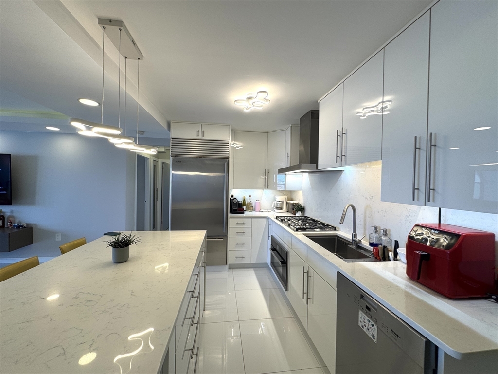 2 bed, 2 bath apartment for rent at 8 Whittier Pl Unit 15K, West End — photo 8 of 25