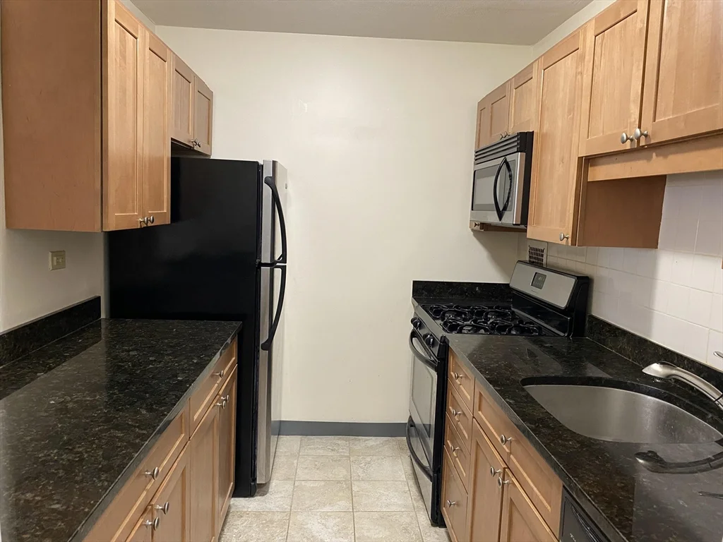 1 bed, 1 bath apartment for rent at 8 Whittier Pl Unit 5F, West End — photo 1 of 10