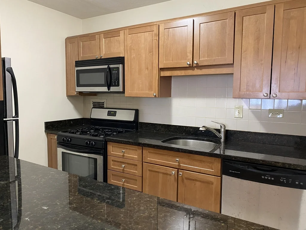 1 bed, 1 bath apartment for rent at 8 Whittier Pl Unit 5F, West End — photo 2 of 10