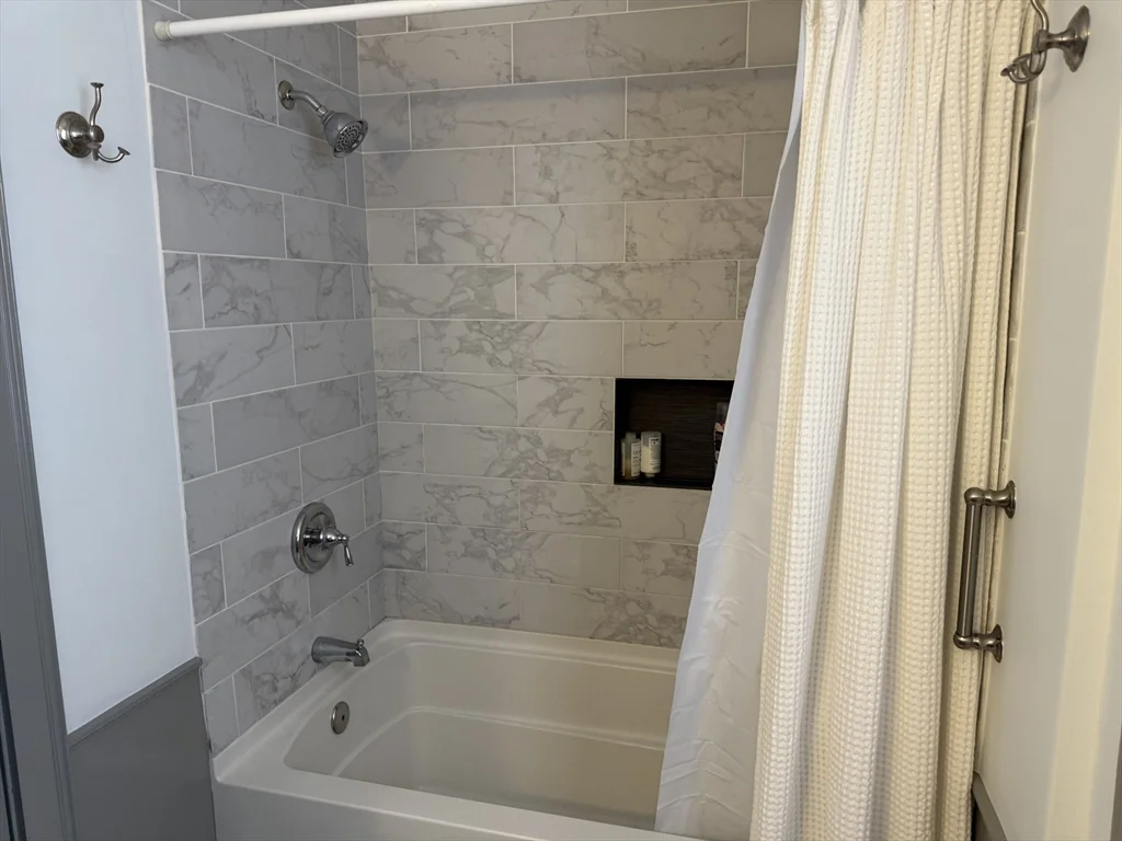 1 bed, 1 bath apartment for rent at 8 Williams St Unit E1, Salem — photo 8 of 10