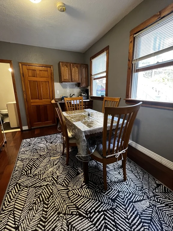 1 bed, 1 bath apartment for rent at 8 Windsor Ave Unit 1, Lynn — photo 5 of 12