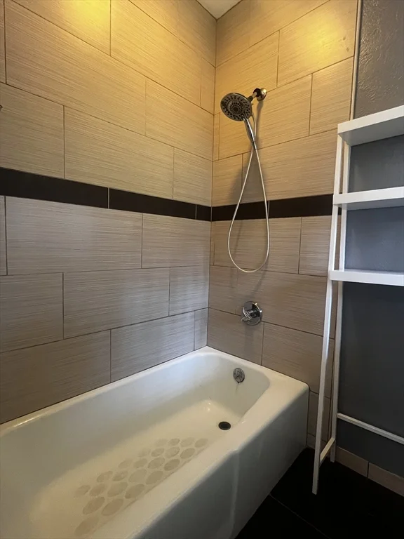 1 bed, 1 bath apartment for rent at 8 Windsor Ave Unit 1, Lynn — photo 9 of 12