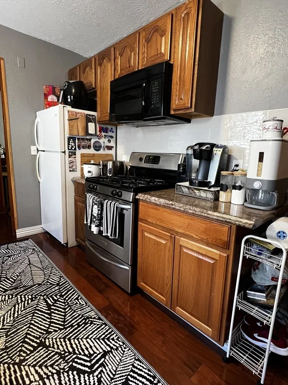 1 bed, 1 bath apartment for rent at 8 Windsor Ave Unit 1, Lynn — photo 6 of 12