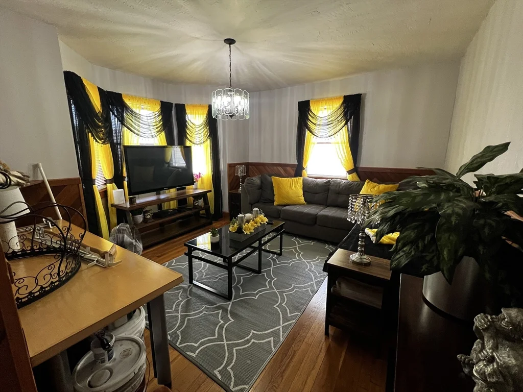 1 bed, 1 bath apartment for rent at 8 Windsor Ave Unit 1, Lynn — photo 4 of 12