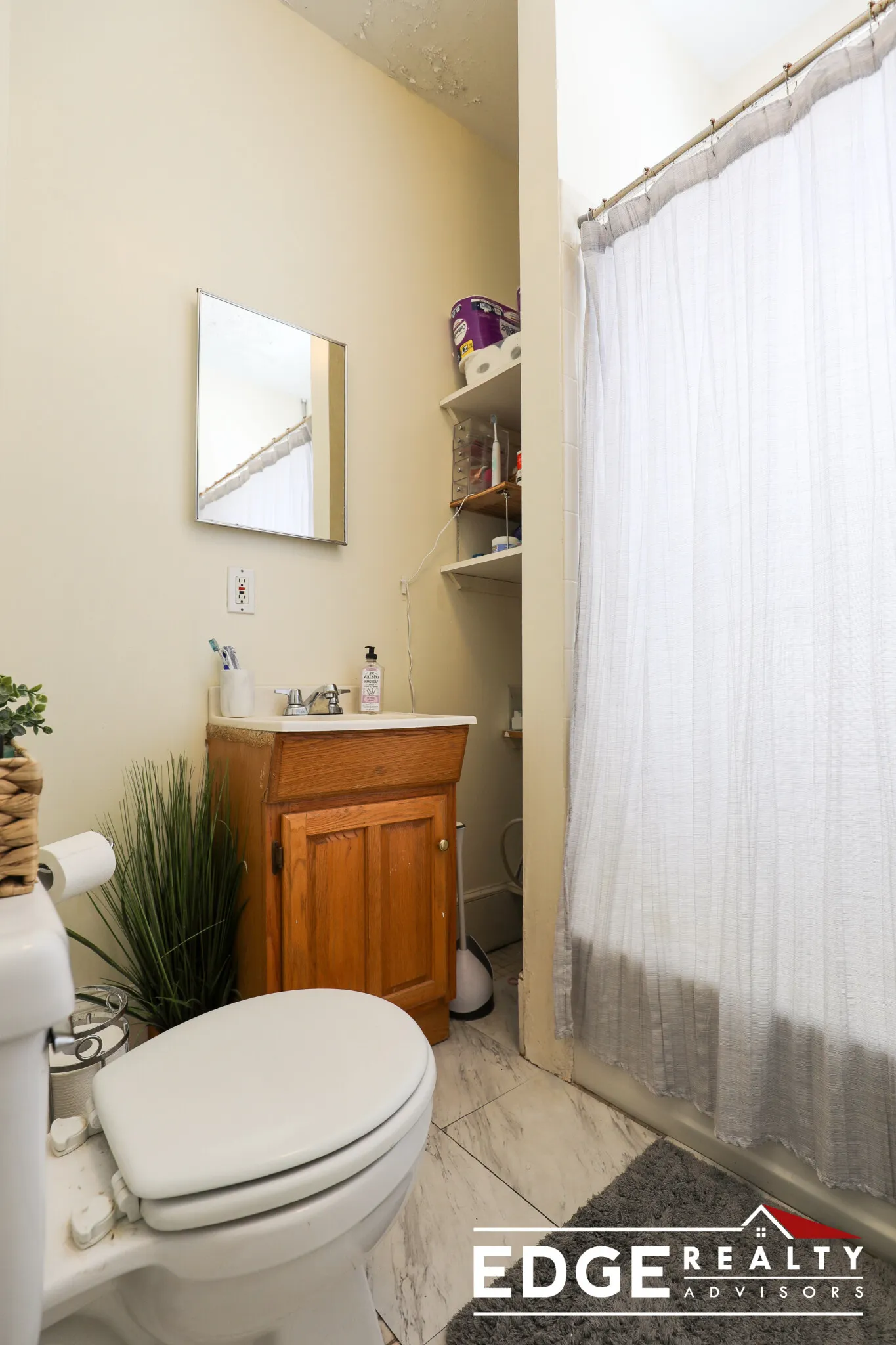 4 bed, 2 bath apartment for rent at 8 Woodmont St Unit 1, Brighton — photo 5 of 14