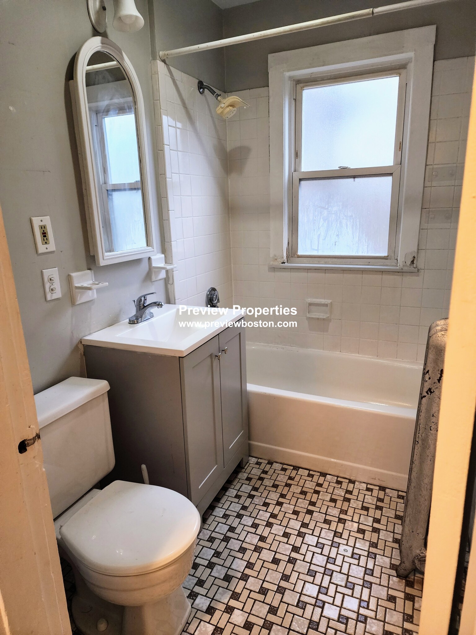 2 bed, 1 bath apartment for rent at 8 Woodside Ave Unit 1, Jamaica Plain — photo 9 of 22