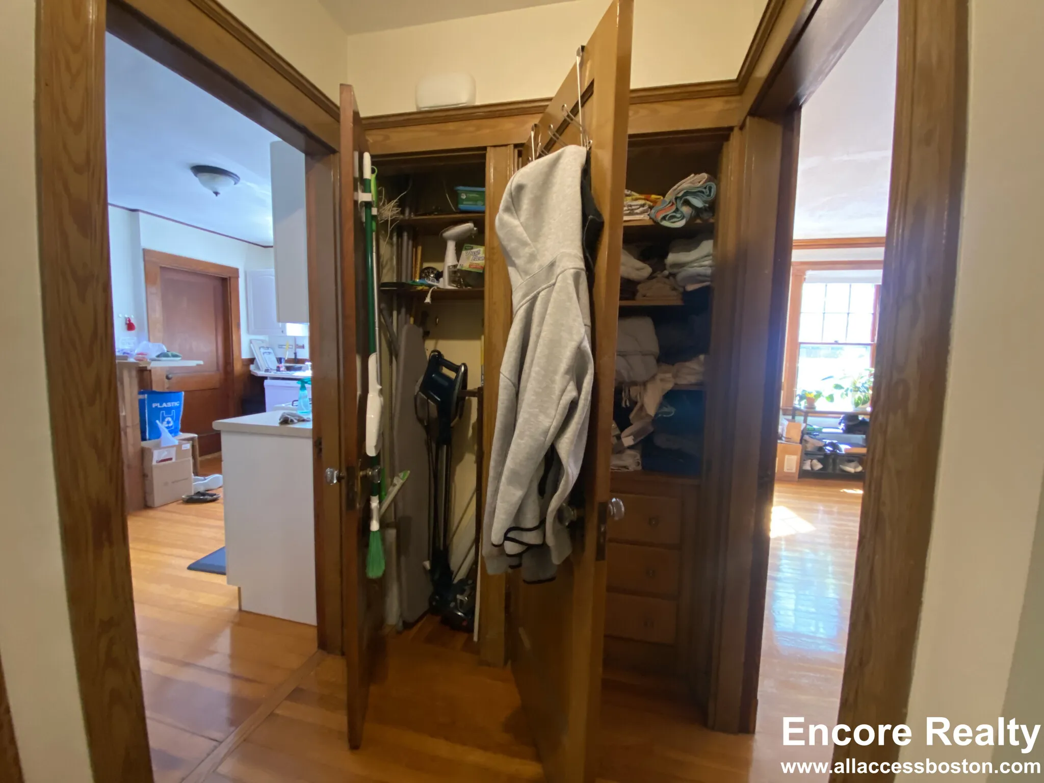 2.5 bed, 1 bath apartment for rent at 8 Worthington St Unit 1, West Cambridge — photo 8 of 12