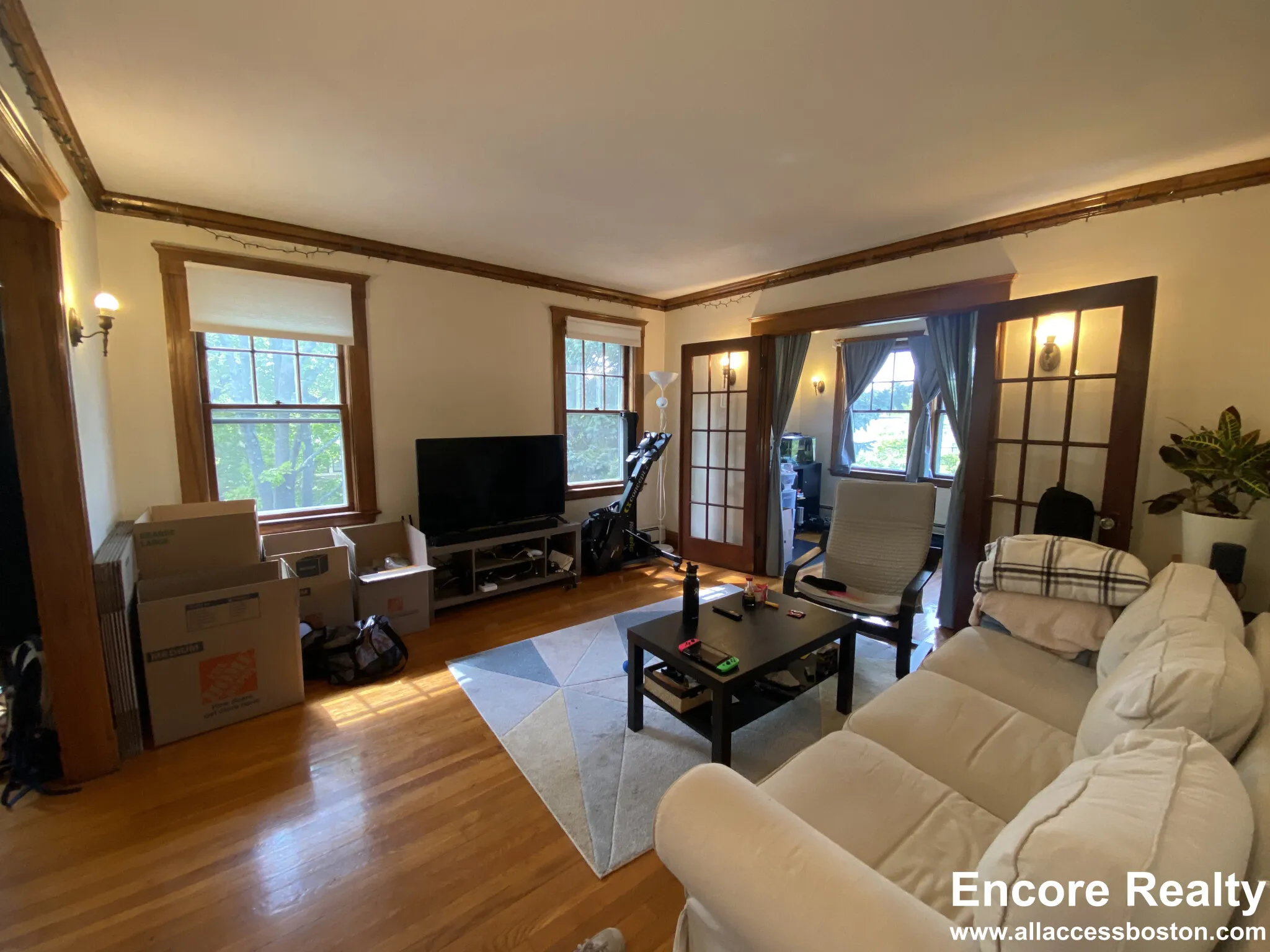 2.5 bed, 1 bath apartment for rent at 8 Worthington St Unit 1, West Cambridge — photo 1 of 12