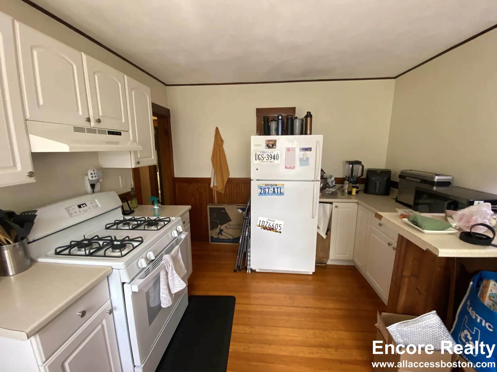 2.5 bed, 1 bath apartment for rent at 8 Worthington St Unit 1, West Cambridge — photo 5 of 12
