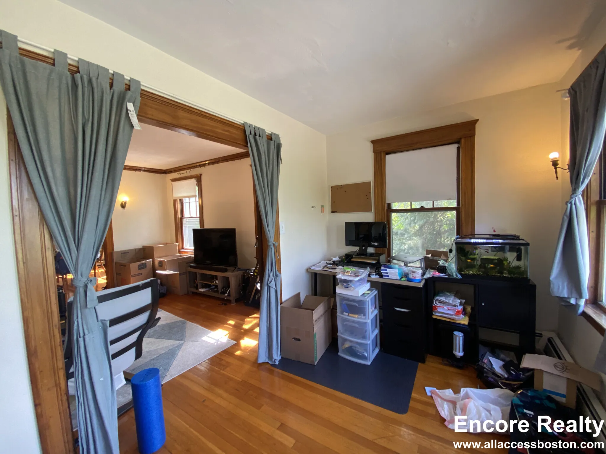 2.5 bed, 1 bath apartment for rent at 8 Worthington St Unit 1, West Cambridge — photo 3 of 12