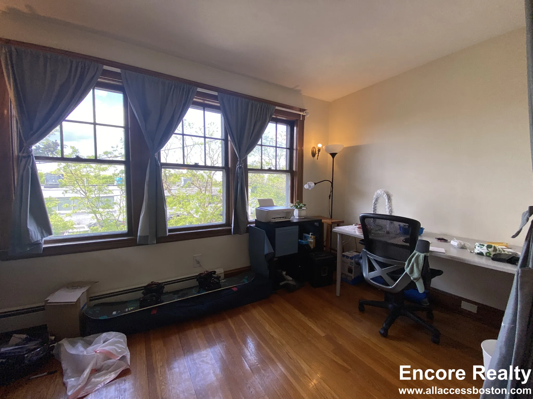 2.5 bed, 1 bath apartment for rent at 8 Worthington St Unit 1, West Cambridge — photo 2 of 12