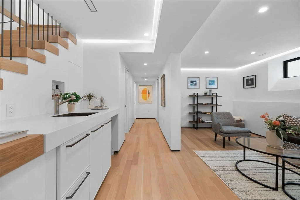 5 bed, 4+ bath apartment for rent at 80 Alpine St, West Cambridge — photo 34 of 41