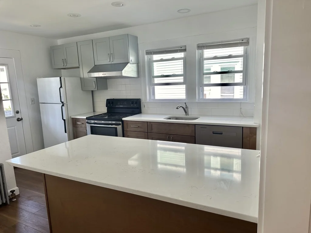 2 bed, 1 bath apartment for rent at 80 Beacon St Unit 1, Arlington — photo 8 of 18
